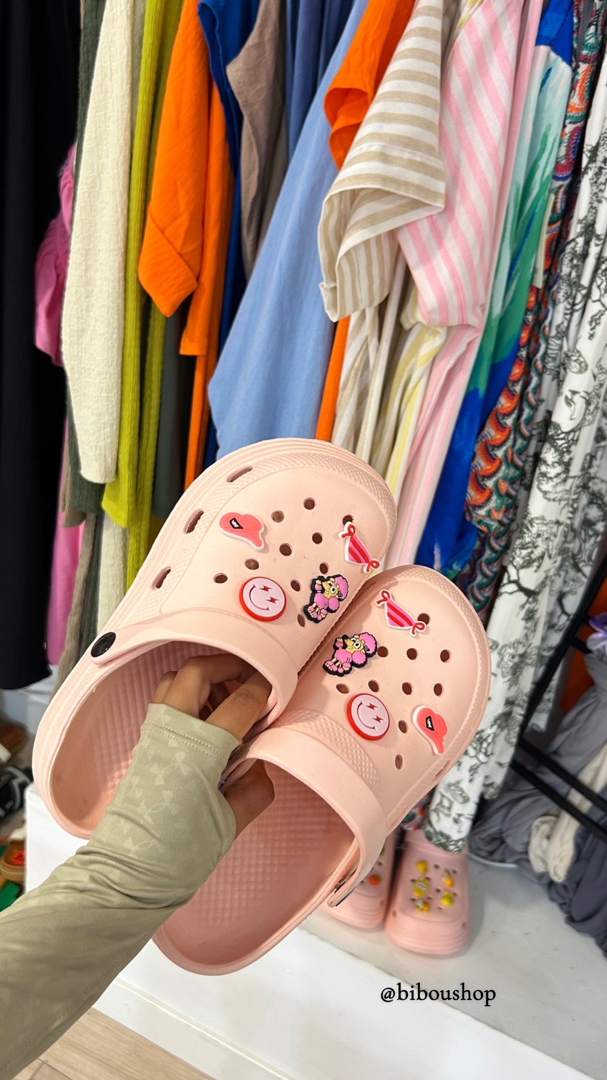 Crocs rose