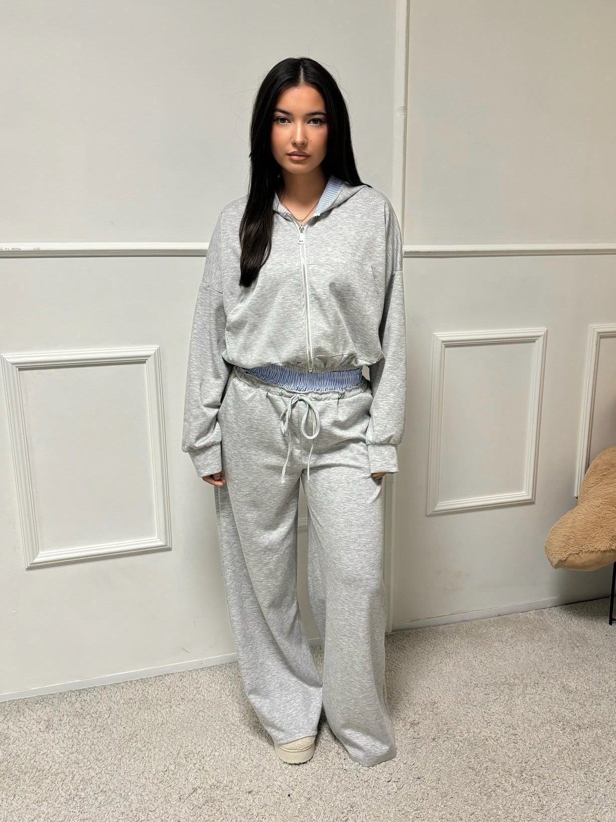 Ensemble jogging à capuche Malya [gris]